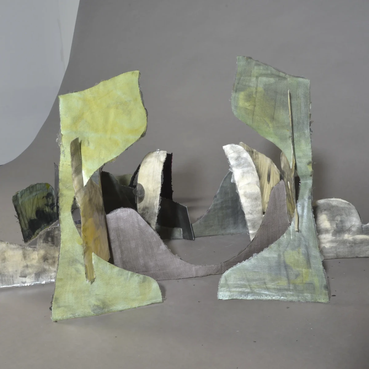 wachsmann_the first [143/67/53 cm] textile remnants stiffened with flour paste - colored with self-produced pigments - zoe bilgeri/ 2024/ weimar