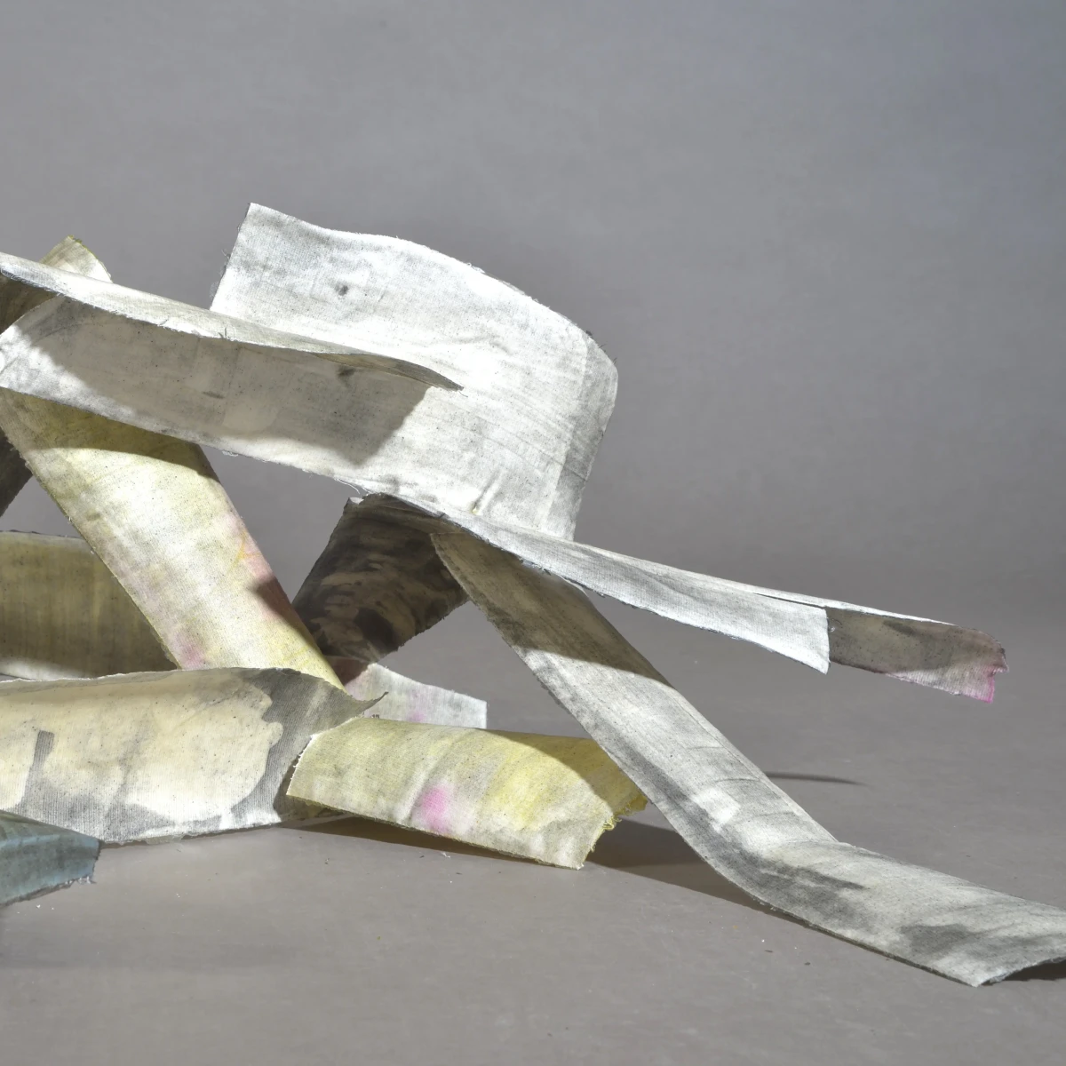 wachsmann_the second [142/42/39 cm] textile remnants stiffened with flour paste - colored with self-produced pigments - zoe bilgeri/ 2024/ weimar