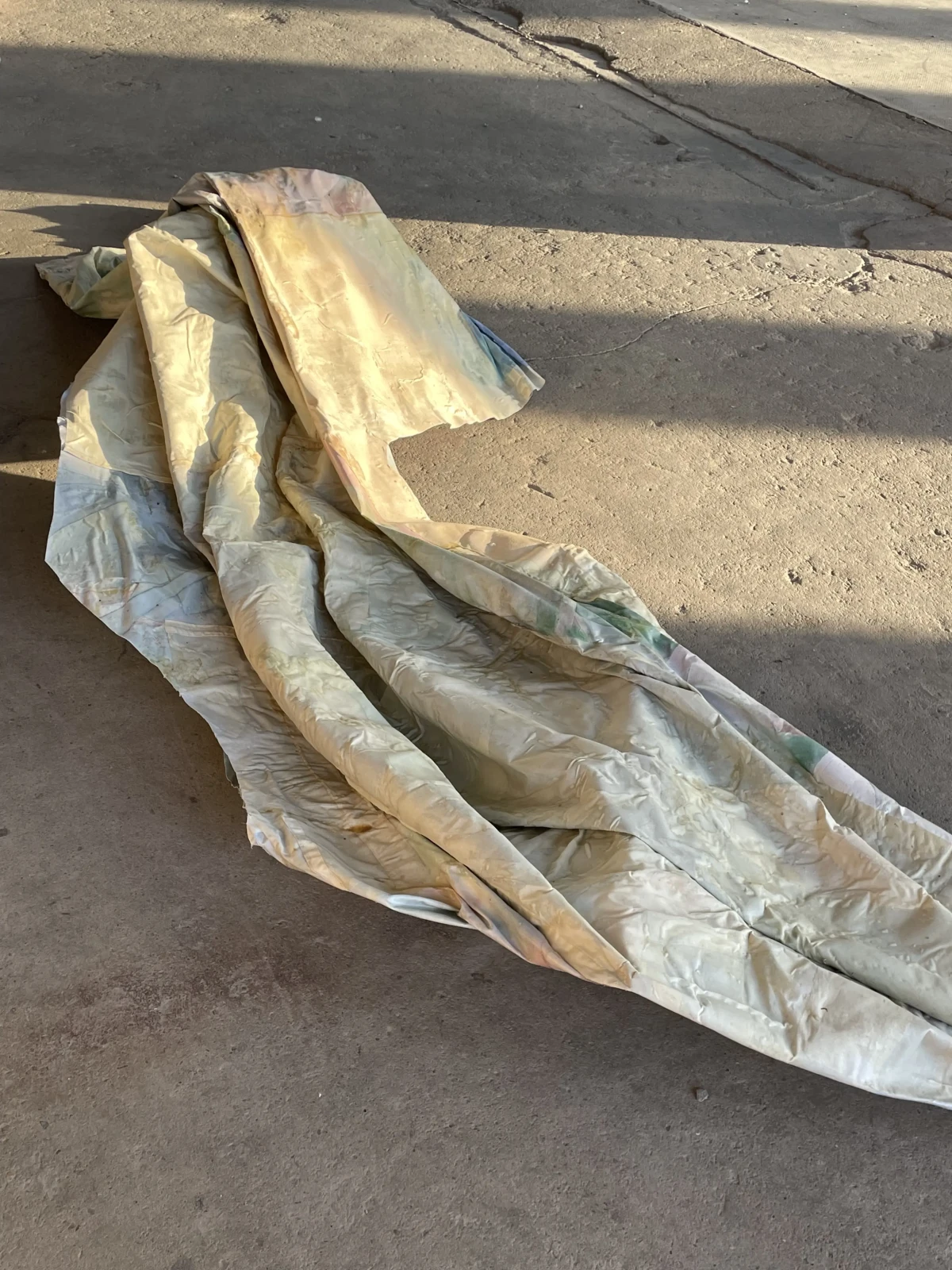 twin_small [178/98/38 cm] - bone glue stiffened textile remnants  - colored with earth and mineral pigments - sealed with tung oil - Zoe Bilgeri/ 2024/ Leipzig