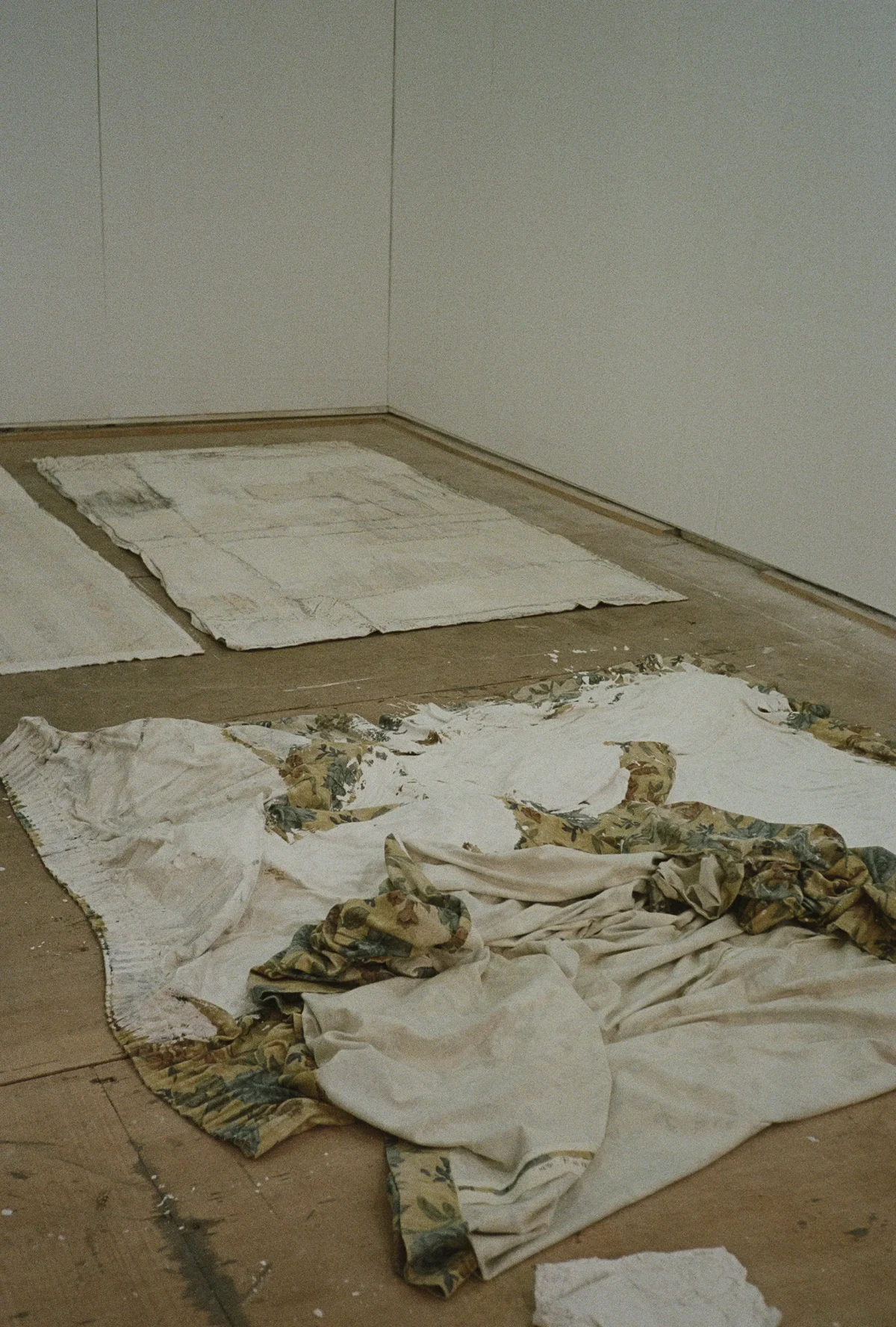 a ruin [140/140 cm] textile remnants stiffened with plaster - zoe bilgeri/ 2025/ Accra - Kantamanto