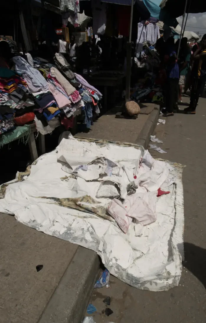 a ruin [140/140 cm] textile remnants stiffened with plaster - zoe bilgeri/ 2025/ Accra - Kantamanto